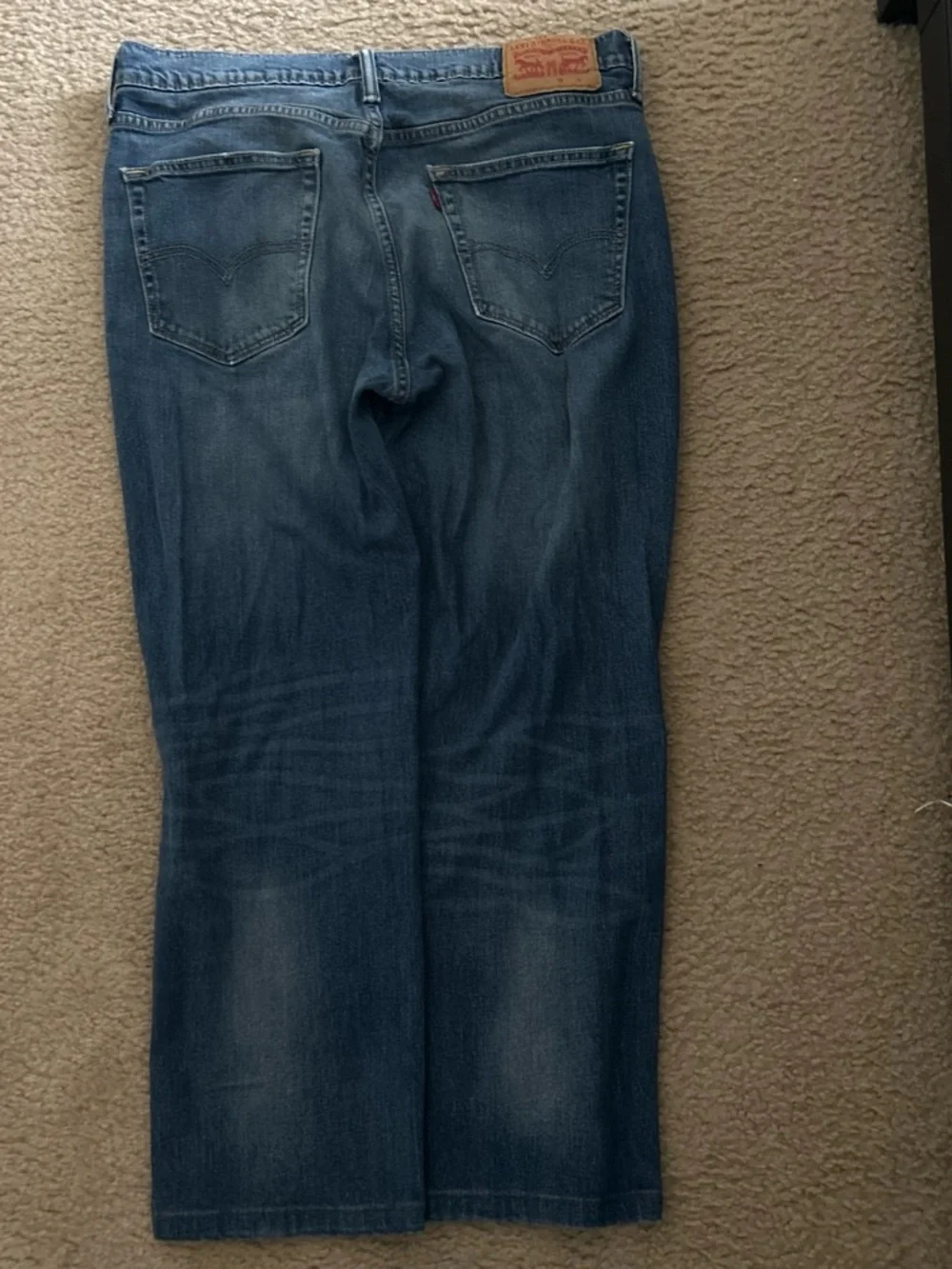 Levi's Men's Straight Leg Jeans in Medium Blue Wash